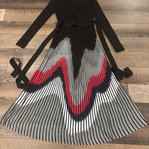 DIANE VON FURSTENBERG Reiko Faux Wrap Dress Flowy Zigzag -Medium